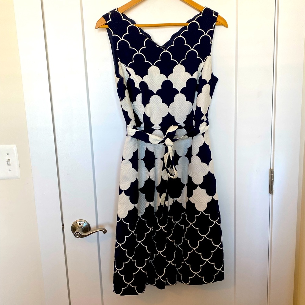 Absolutely beautiful blue & white Talbots Size 4P dress with belt and pockets.